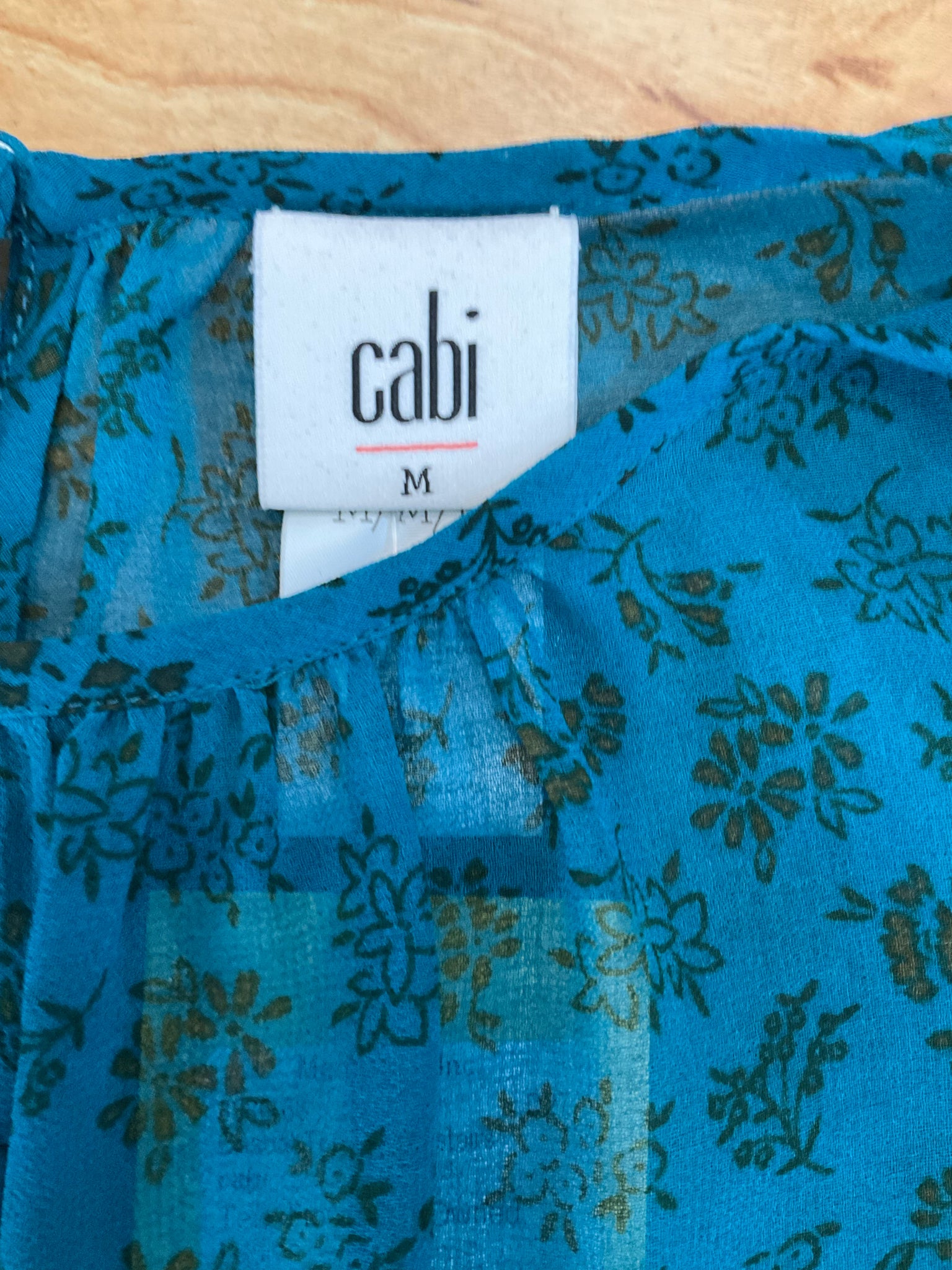 cabi Size M Teal Floral Pre-Owned Ladies Casual Top - Downstairs