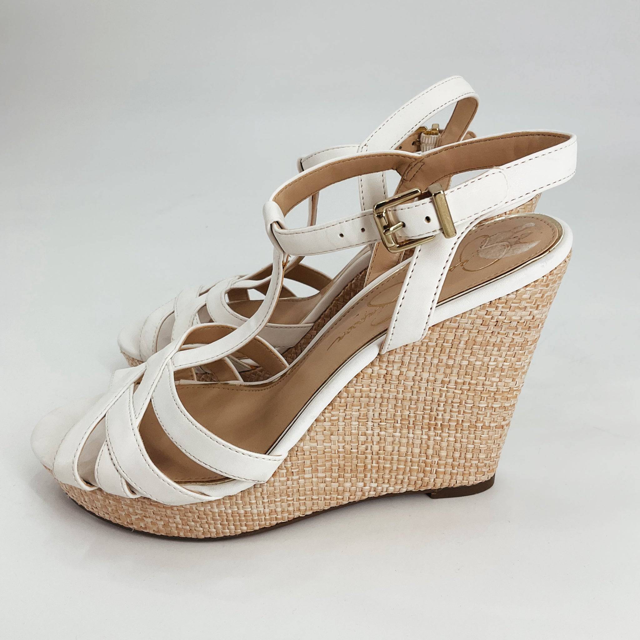 Jessica Simpson White Solid Pre-Owned Sandals - Size 7 with woven wedge heel and ankle strap, gently used and stylish for summer wear.