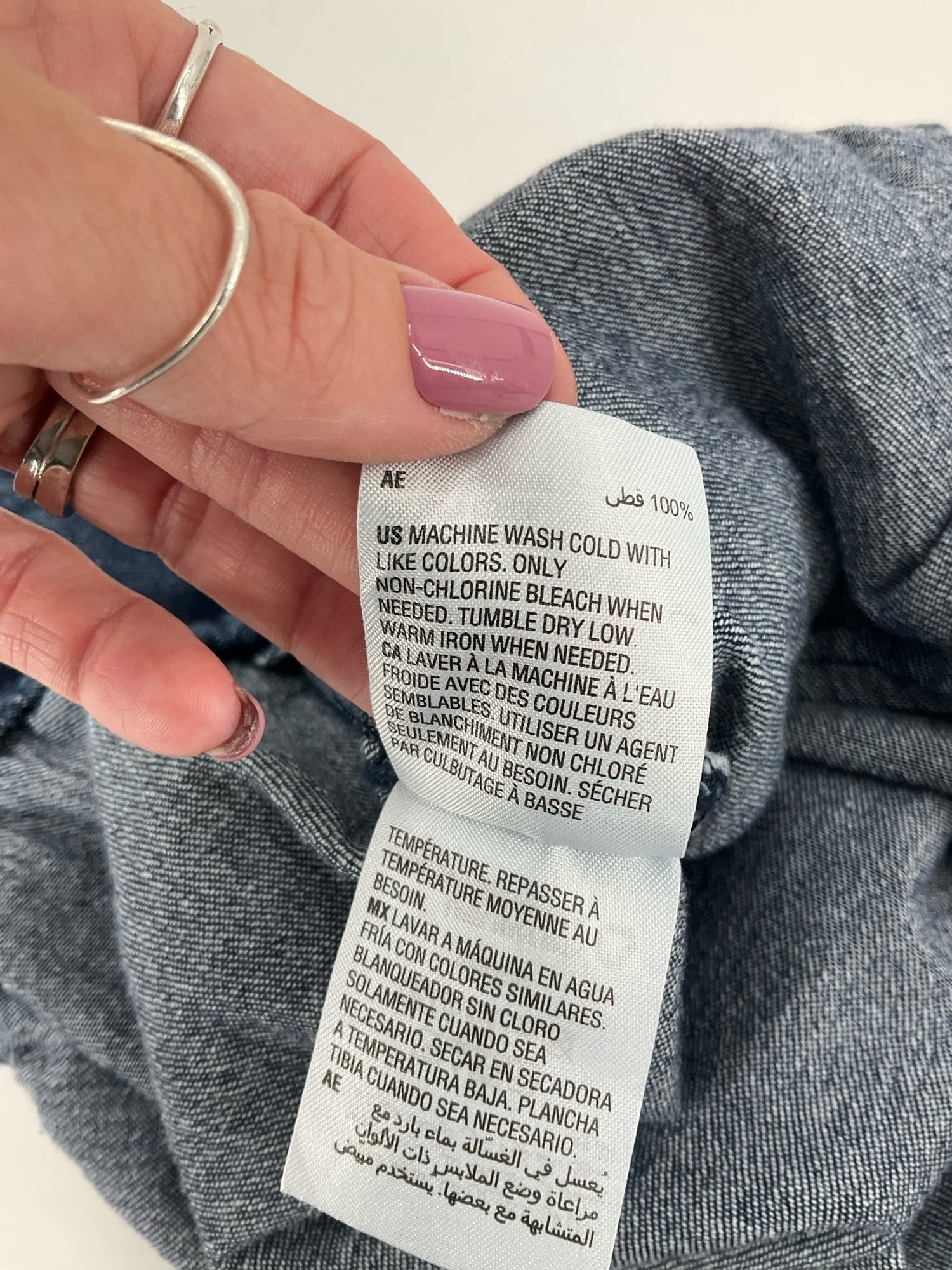 Karen Scott pre-owned ladies chambray shorts in blue, size large, featuring a relaxed fit and pull-on style.