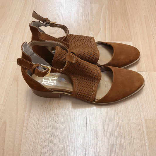 House of Harlow Camel Suede Flats Size 10 - side view