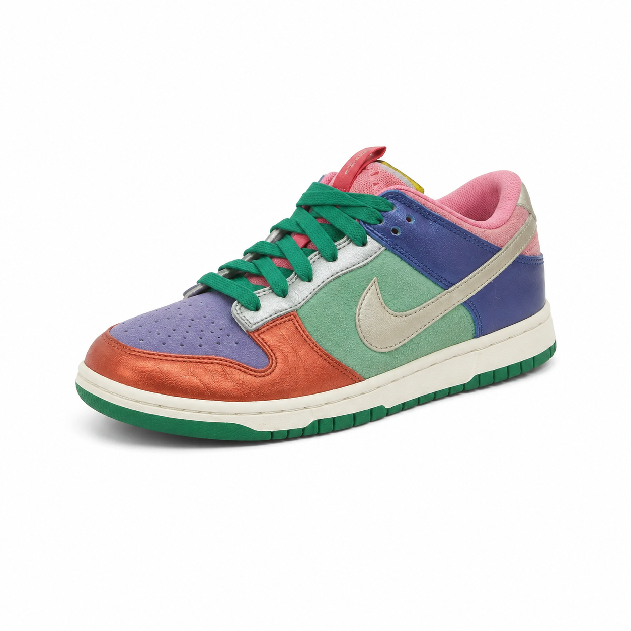 Nike SB Dunk Low &