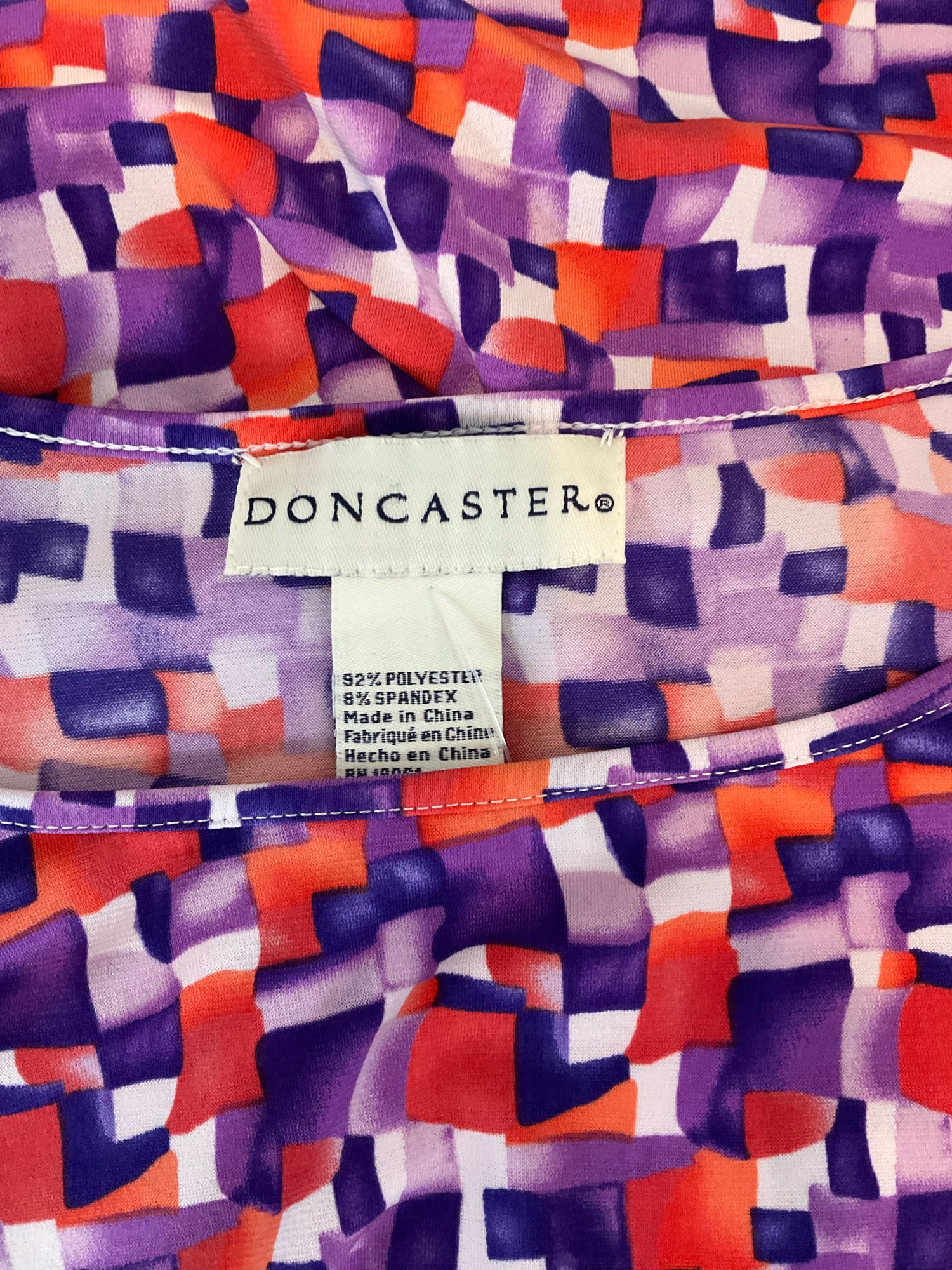 Doncaster purple/red/white Short Sleeve Geometric Print Ruched Sleeve Top Size Small Red Purple White Stretch Jersey - Size S
