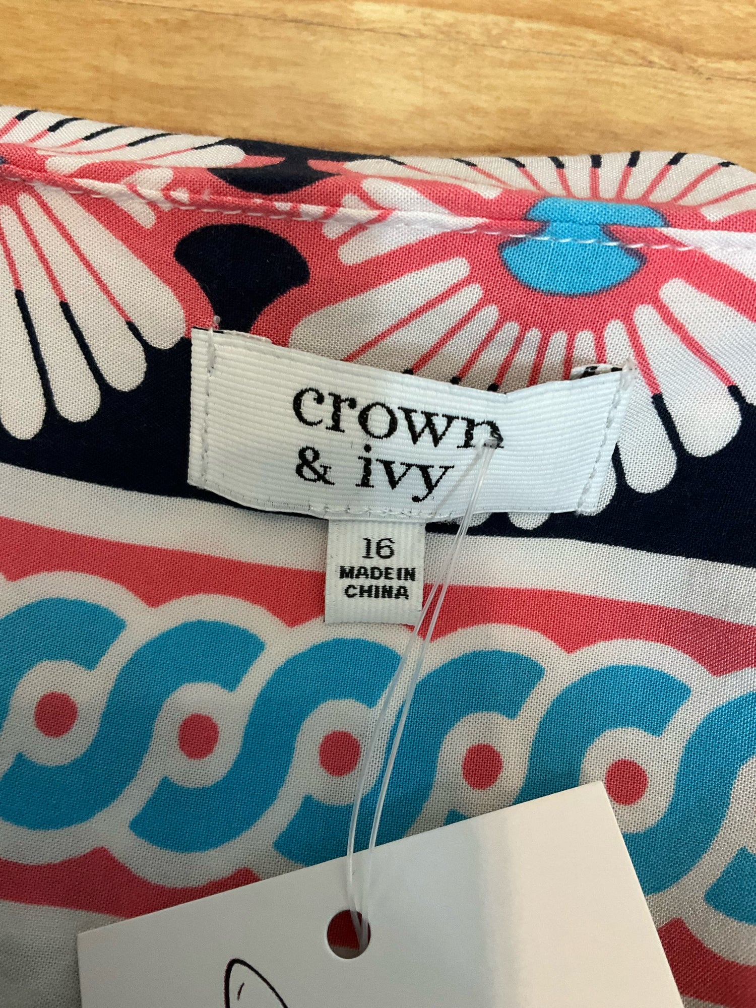 Crown &amp;amp; Ivy Dress Size 16 White Aqua Pink Tribal Print Sleeveless Shift