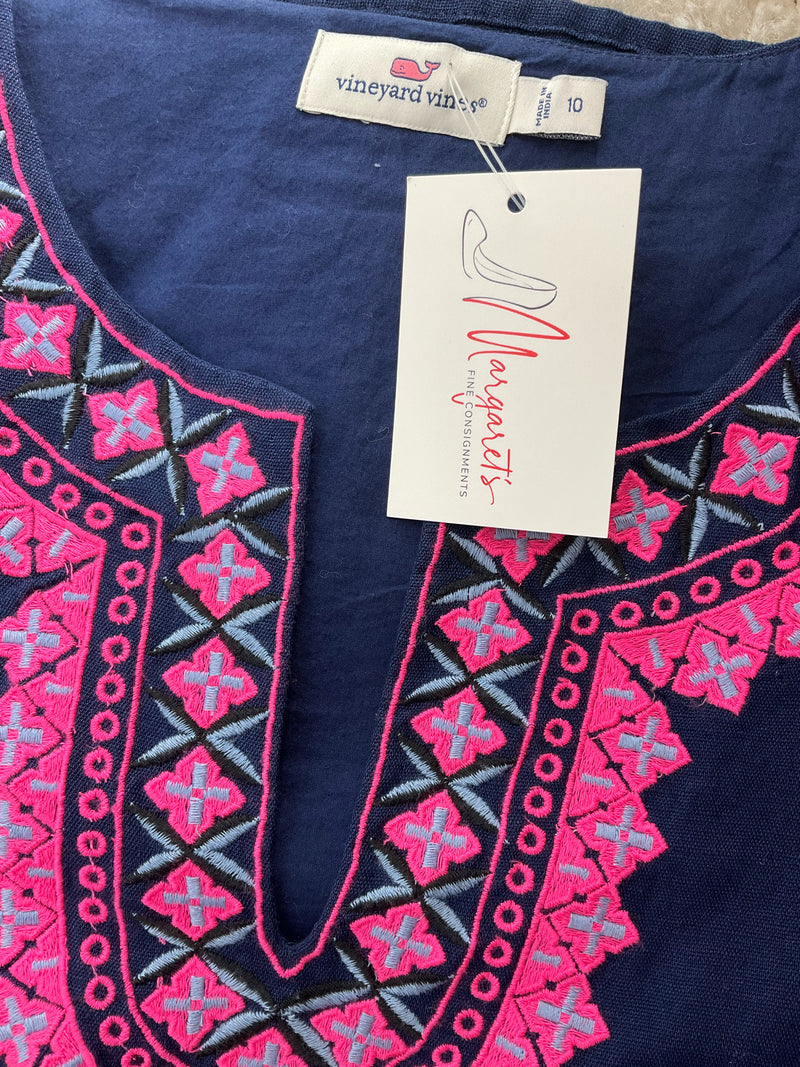 Close-up of neckline embroidery and Vineyard Vines tag on Navy/Pink Pre-Owned Ladies Dress Size 10, with geometric pink and blue stitching.