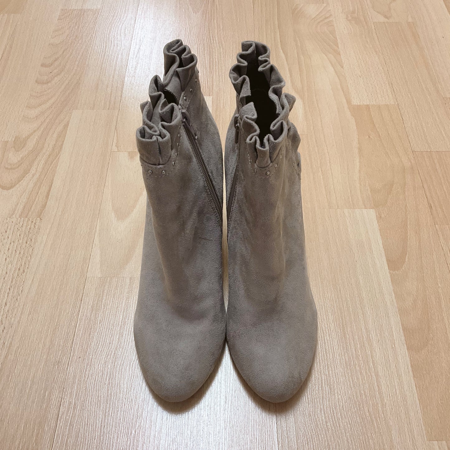 XOXO Shoe Size 11 Tan Suede Pre-Owned Booties