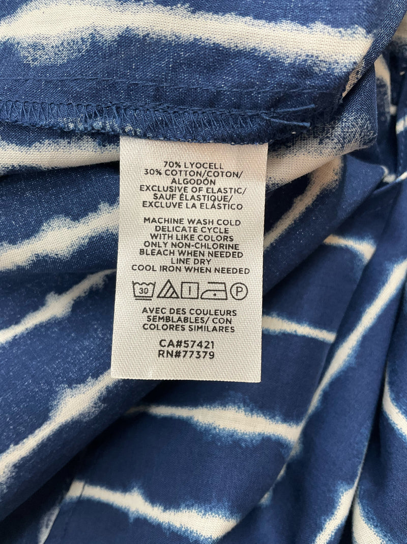 Ann Taylor Navy/White Print Pre-Owned Ladies Top - Size XS