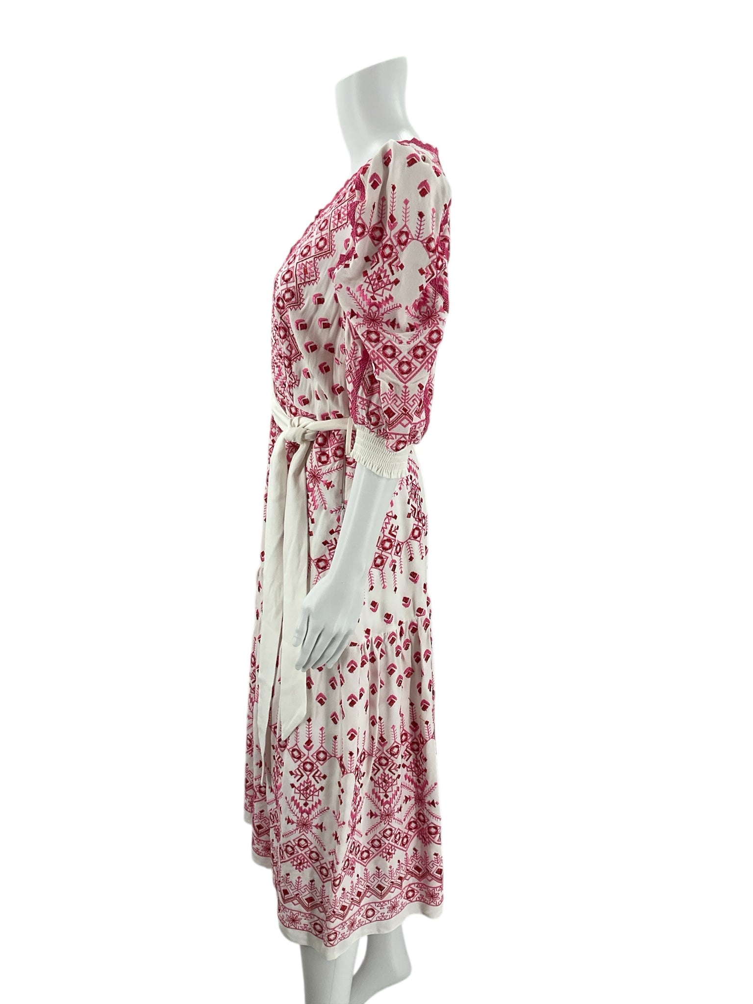 Side profile of Hale Bob White/Pink Print Dress - Size Large featuring mid-length hem and flattering silhouette for elegant resort fashion.