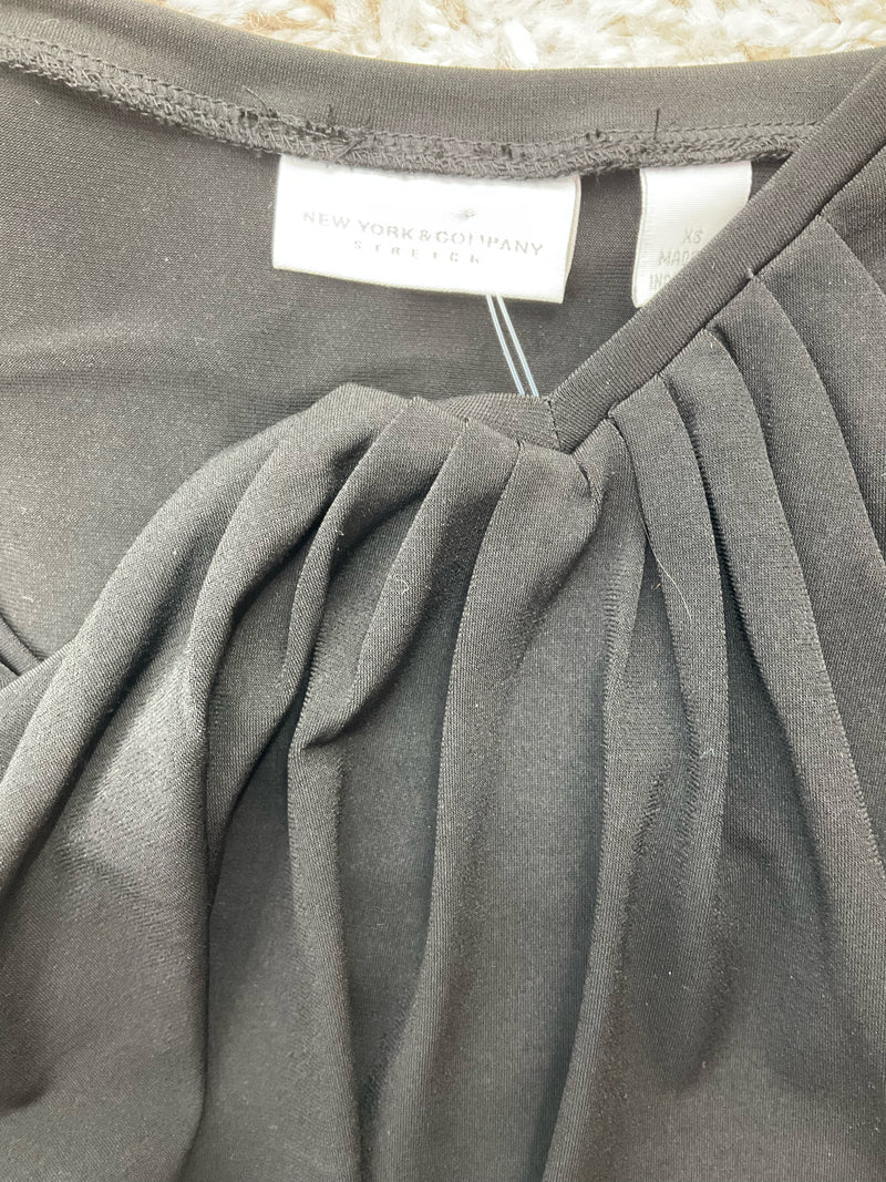 New York & Co Black Solid Pre-Owned Ladies Top - Size XS