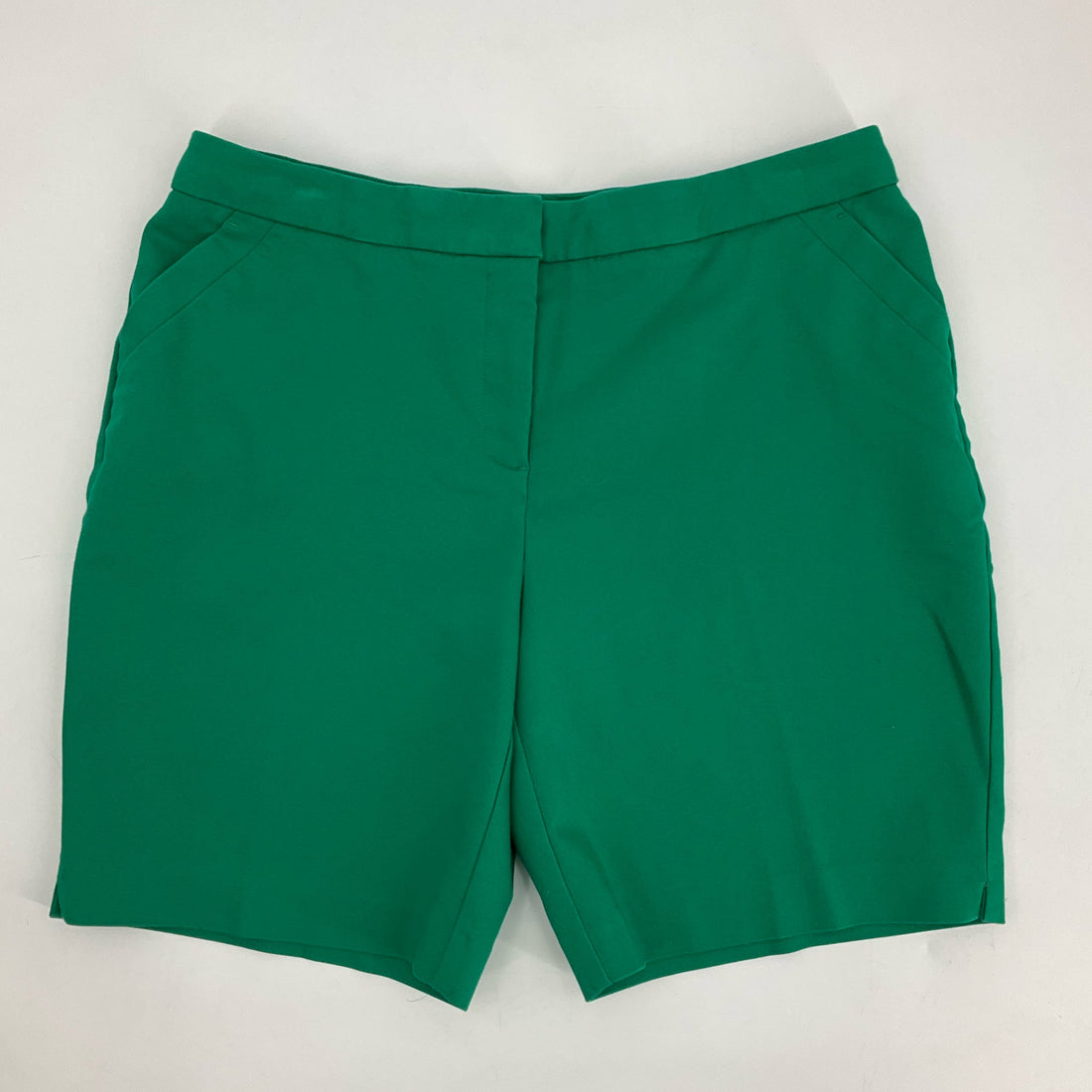 Investments Green Solid Pre-Owned Ladies Shorts - Size 12 - Margaret’s Fine Consignment