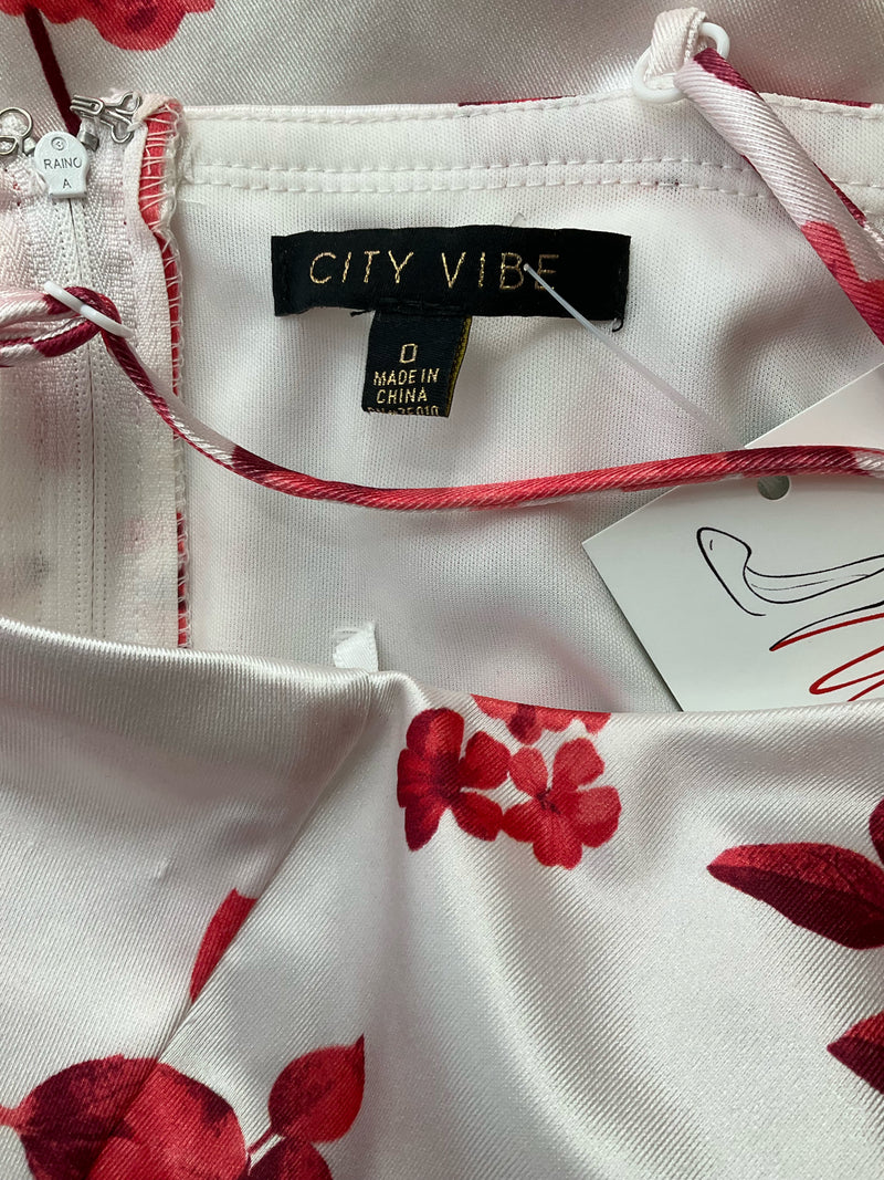 City Vibe White/Red Floral Pre-Owned Ladies Dress - Size 0