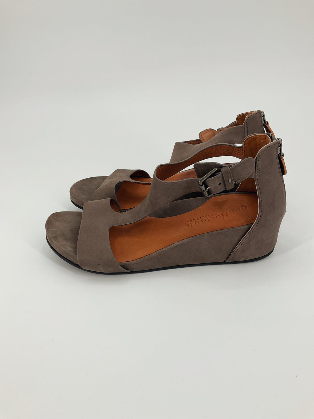 Gentle Souls Taupe Solid Pre-Owned Ladies Sandals - Size 9.5