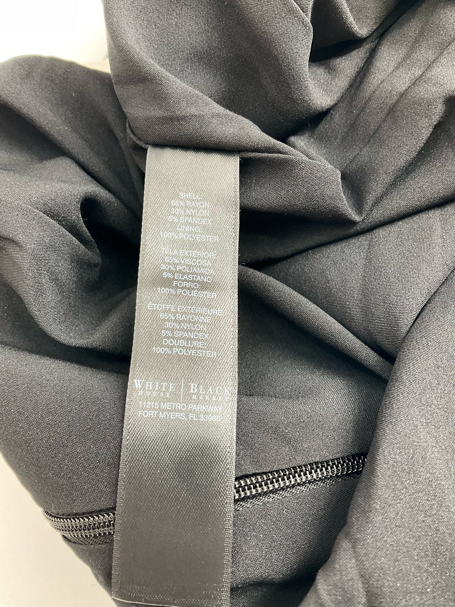 White House Blk Mkt - Black/Cream Solid Pre-Owned Ladies Skirt - Size 0 - Margaret’s Fine Consignment