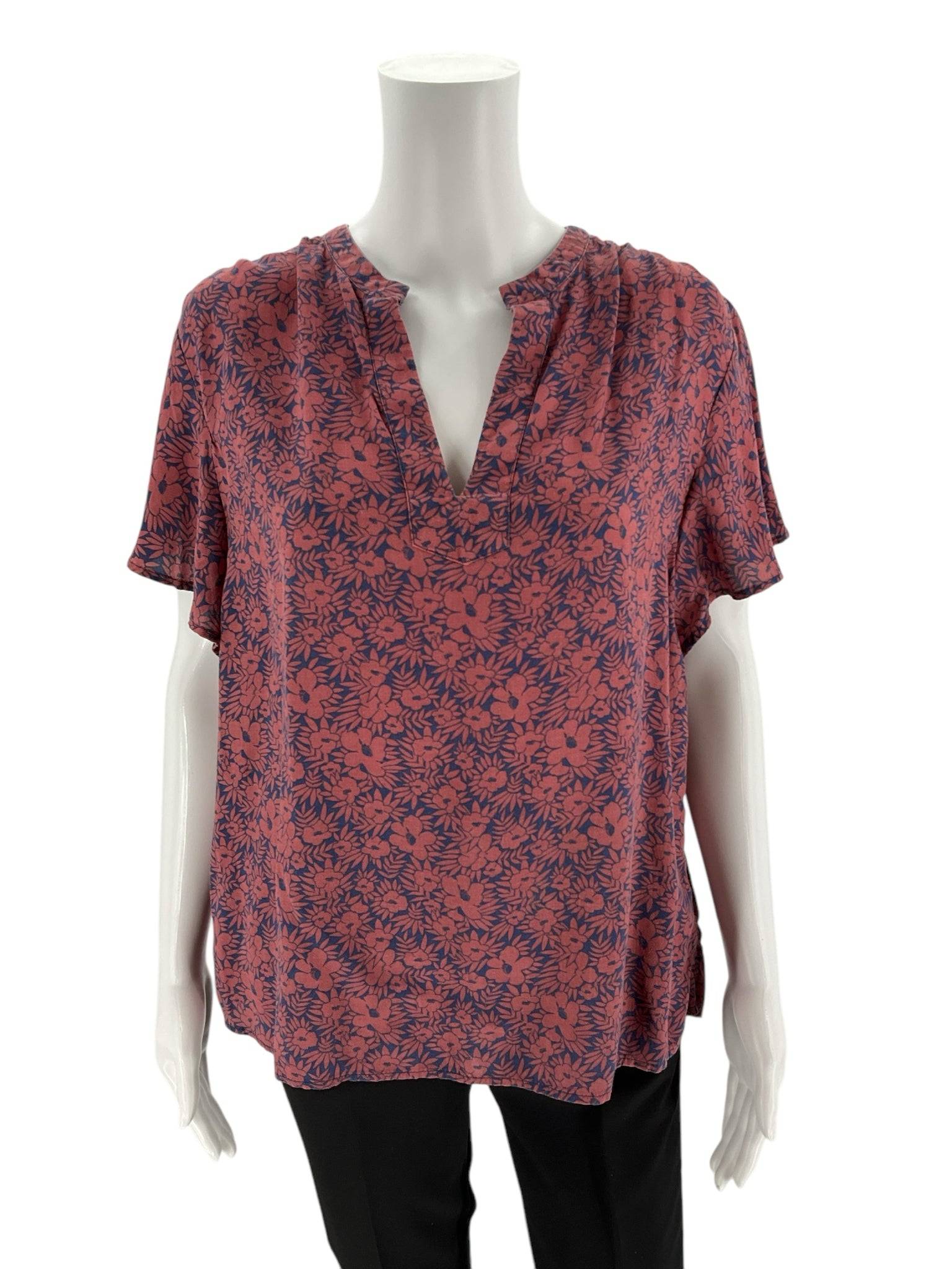 Gap V Neck Top - Floral Rust & Blue Top in size large with short sleeves and relaxed fit, ideal for casual or chic wear.
