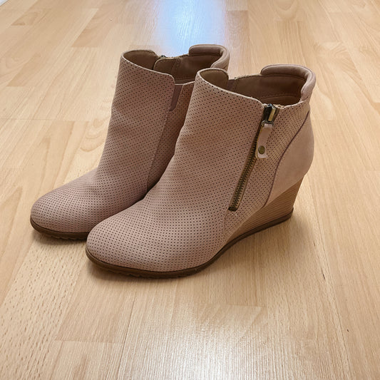 soul naturalizer Shoe Size 8.5 Tan suede booties