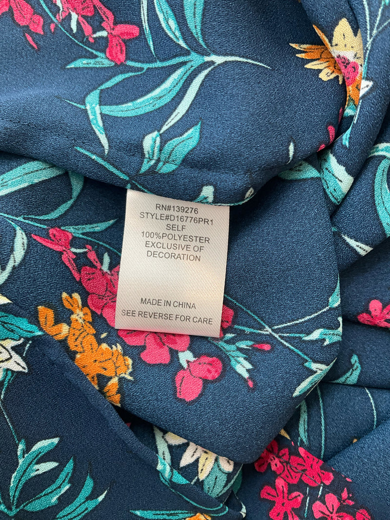 Fabric tag of Daniel Rainn Floral Sleeveless Blouse Top Size Small showing 100% polyester material and style number D16776PR1 for product identification.