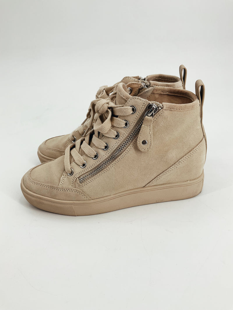 Steve Madden Cream Suede Pre-Owned Ladies Sneakers - Size 6 with side zippers and high-top design, ideal for casual wear and comfort.