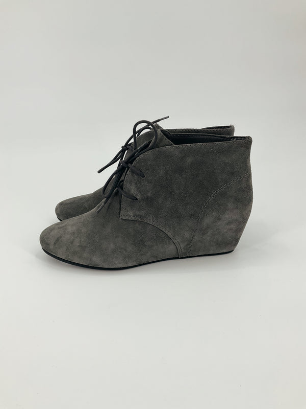 Nine West Gray Pre-Owned Ladies Booties -Size 10M
