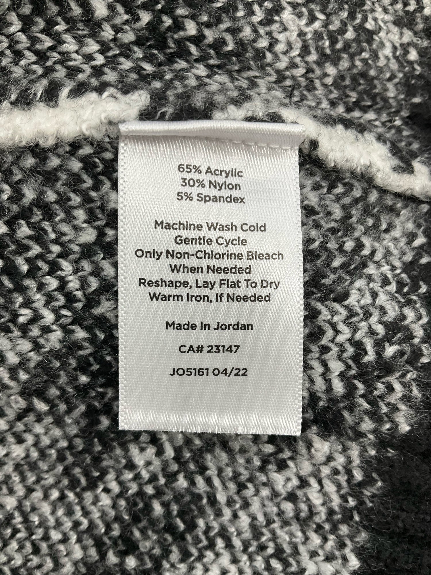 Talbots White/Black Houndstooth Pre-Owned Ladies Shrug - Size Medium