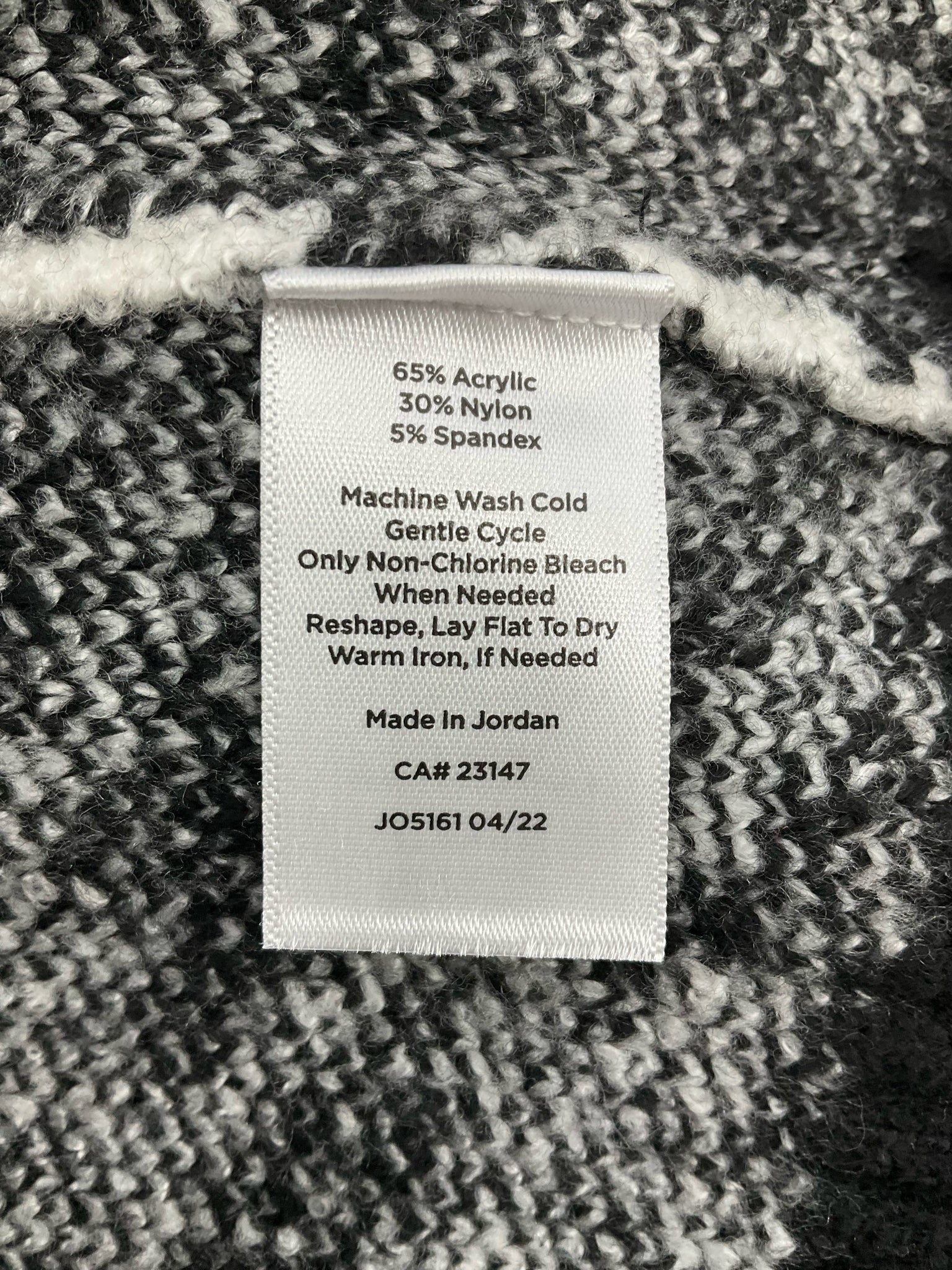 Talbots White/Black Houndstooth Pre-Owned Ladies Shrug - Size Medium