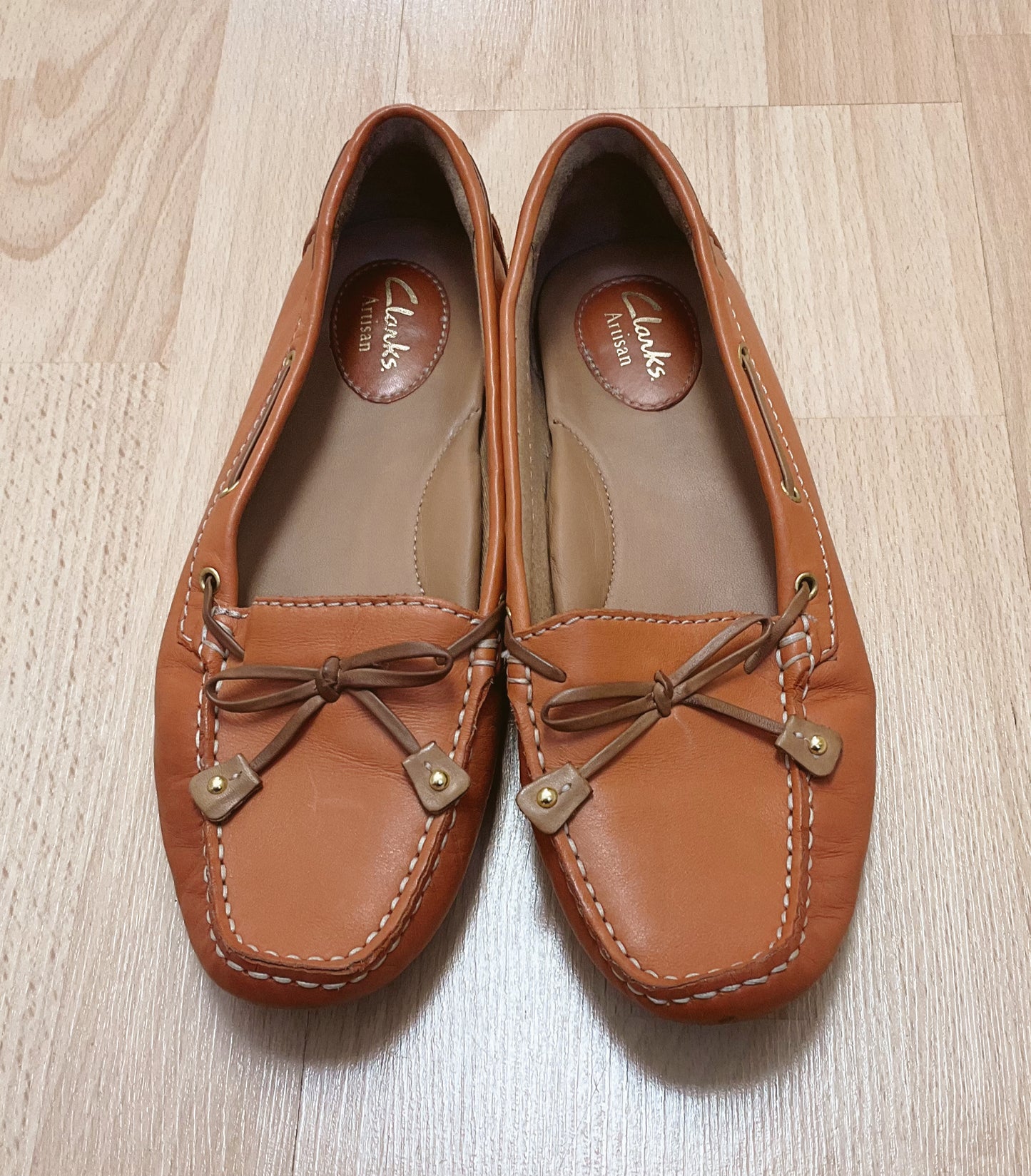 Clarks Shoe Size 7.5 Orange/tan bow Loafers