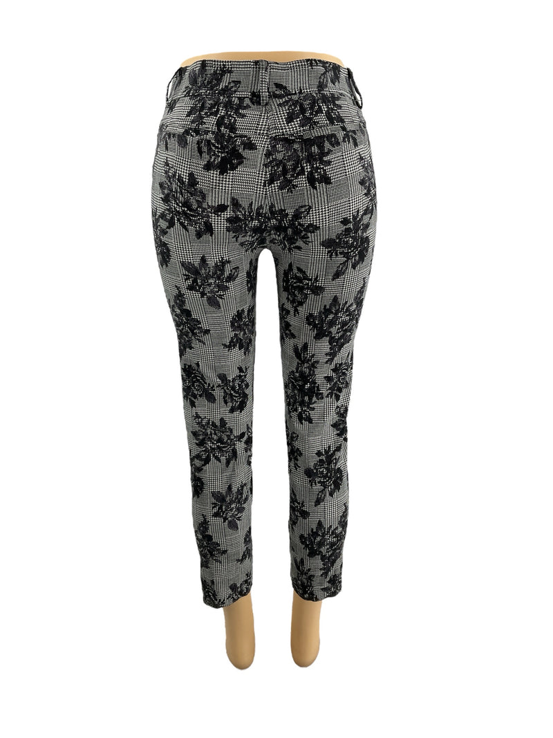 Verve Blues Navy & White Floral Stretch Pants – Size 6, Excellent Condition - Margaret’s Fine Consignment