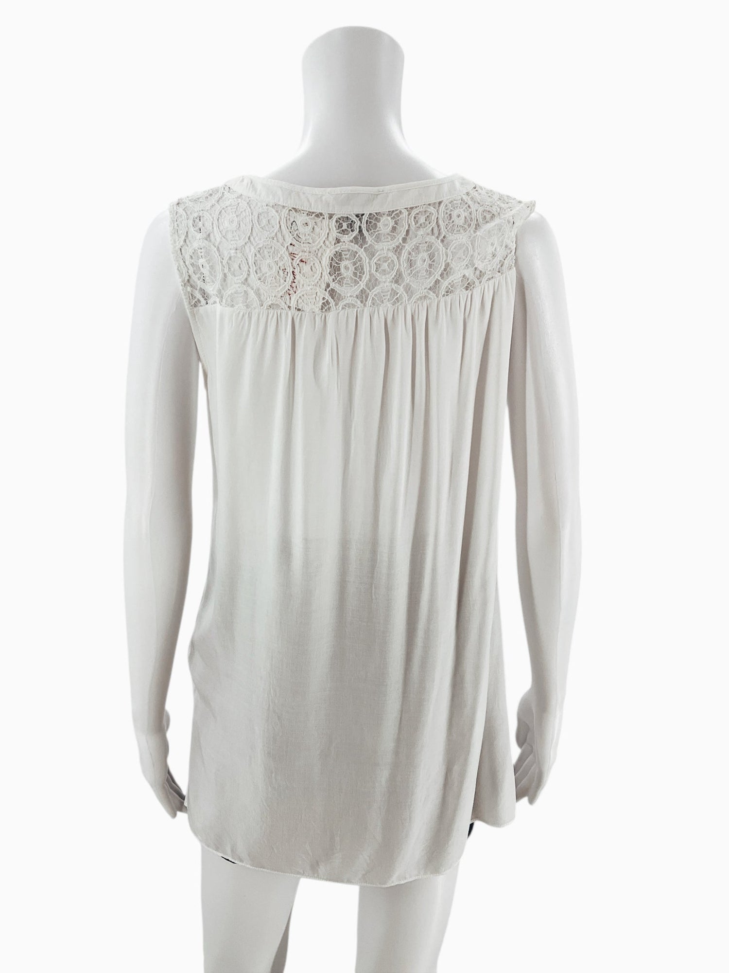 Tribella White Solid Pre-Owned Ladies Top - Size Small Petite - Margaret’s Fine Consignment