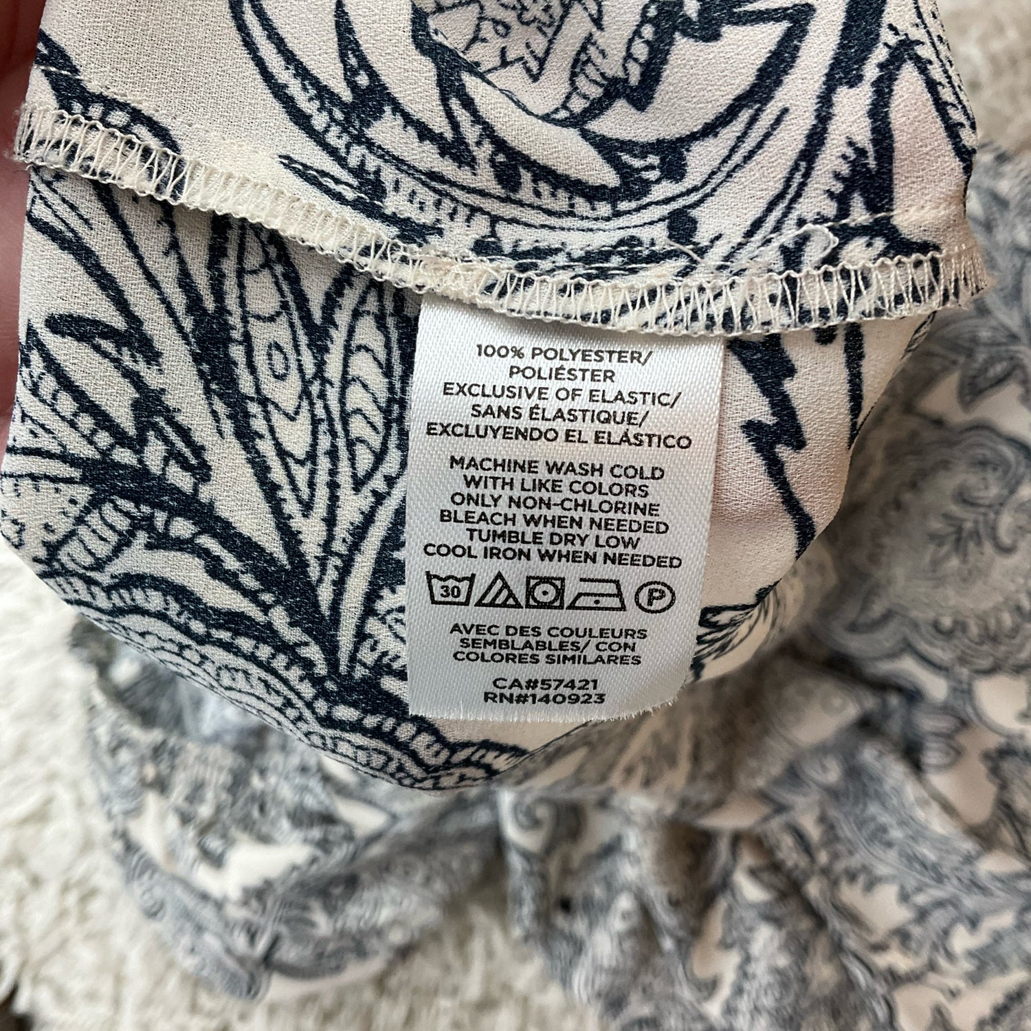 Loft Cream/Navy Paisley Pre-Owned Ladies Top - Size XL - Margaret’s Fine Consignment