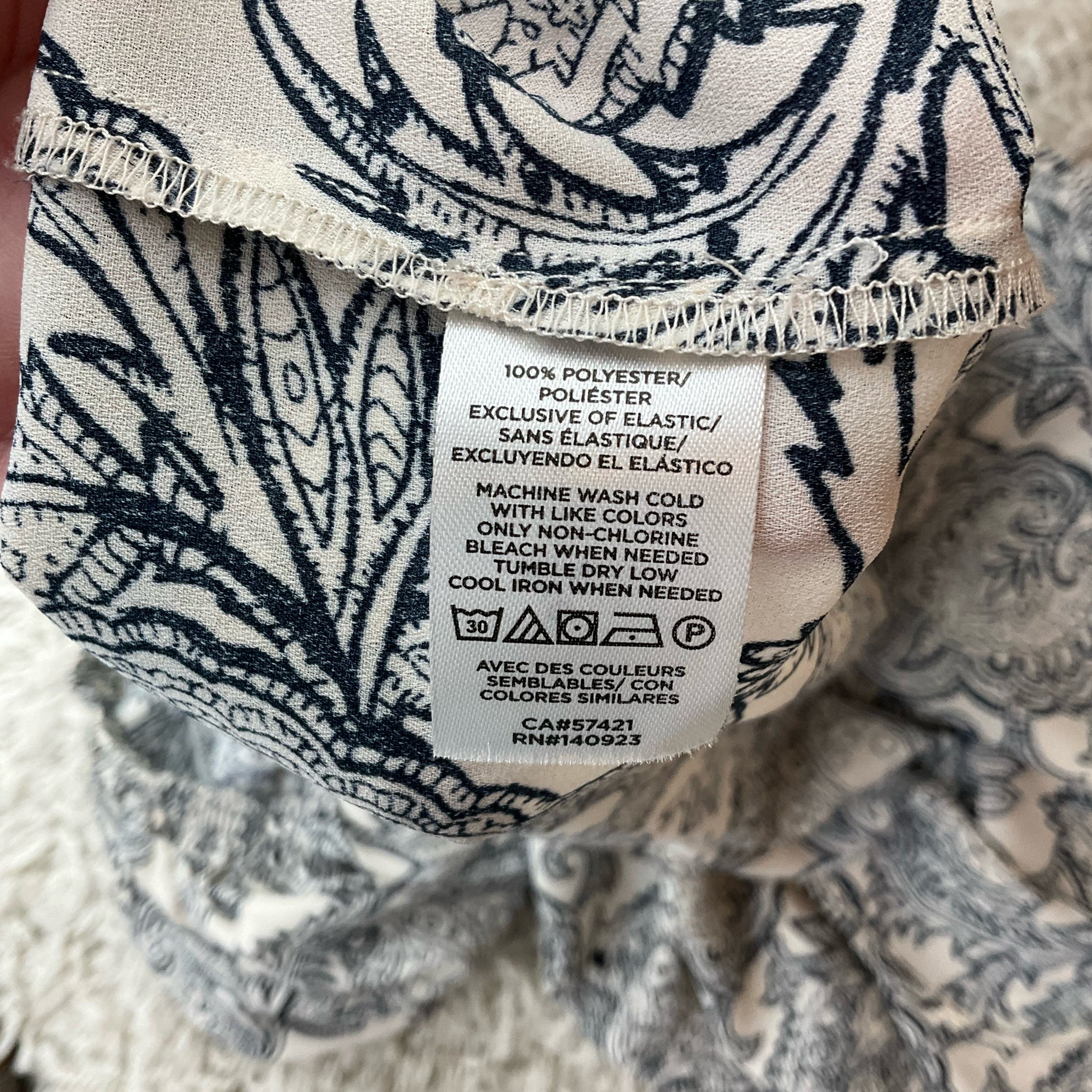 Loft Cream/Navy Paisley Pre-Owned Ladies Top - Size XL - Margaret’s Fine Consignment