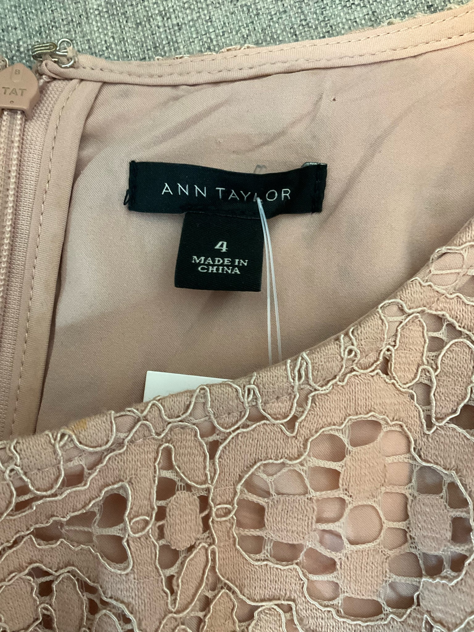 Ann Taylor Salmon Pink Floral Guipure Lace Shift Dress Size 4