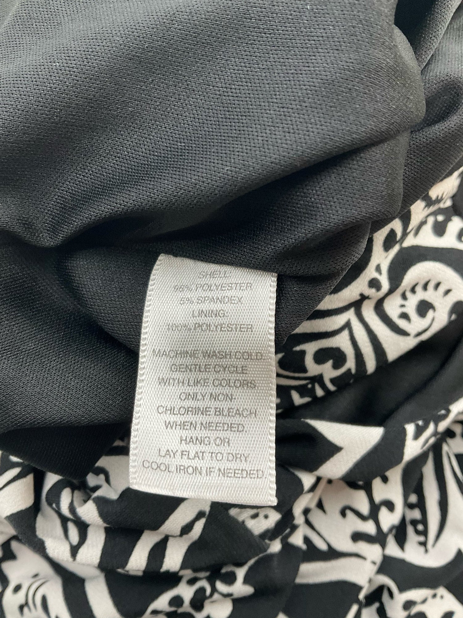 White House Black Market Black/White Print Pre-Owned Ladies Dress - Size 8 - Margaret’s Fine Consignment