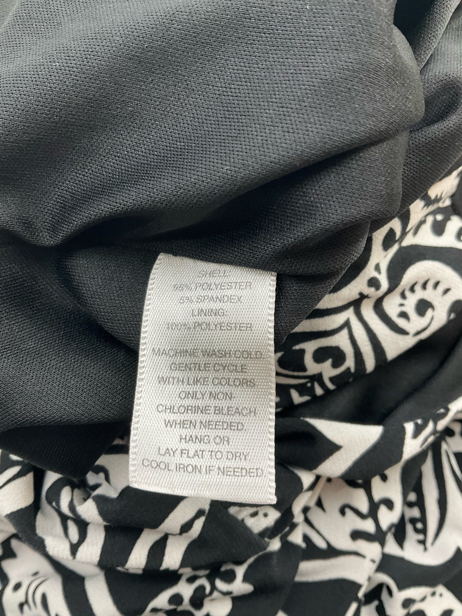 White House Black Market Black/White Print Pre-Owned Ladies Dress - Size 8 - Margaret’s Fine Consignment