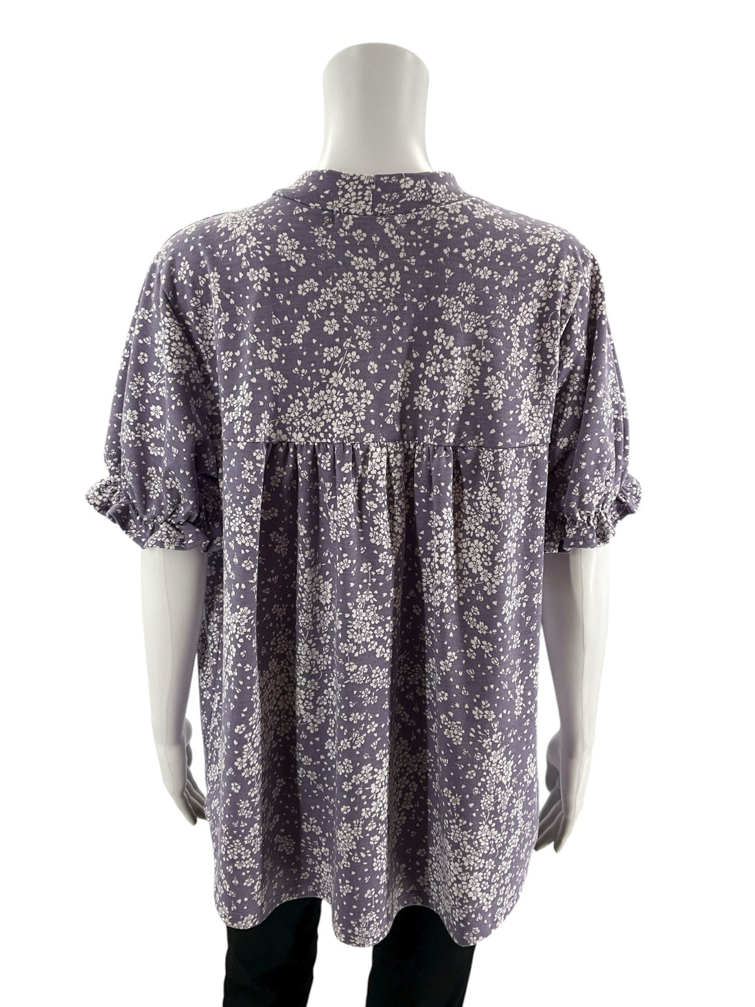 Ces Femme lavender and white floral top, size large, featuring a bohemian peasant style with romantic feminine details.