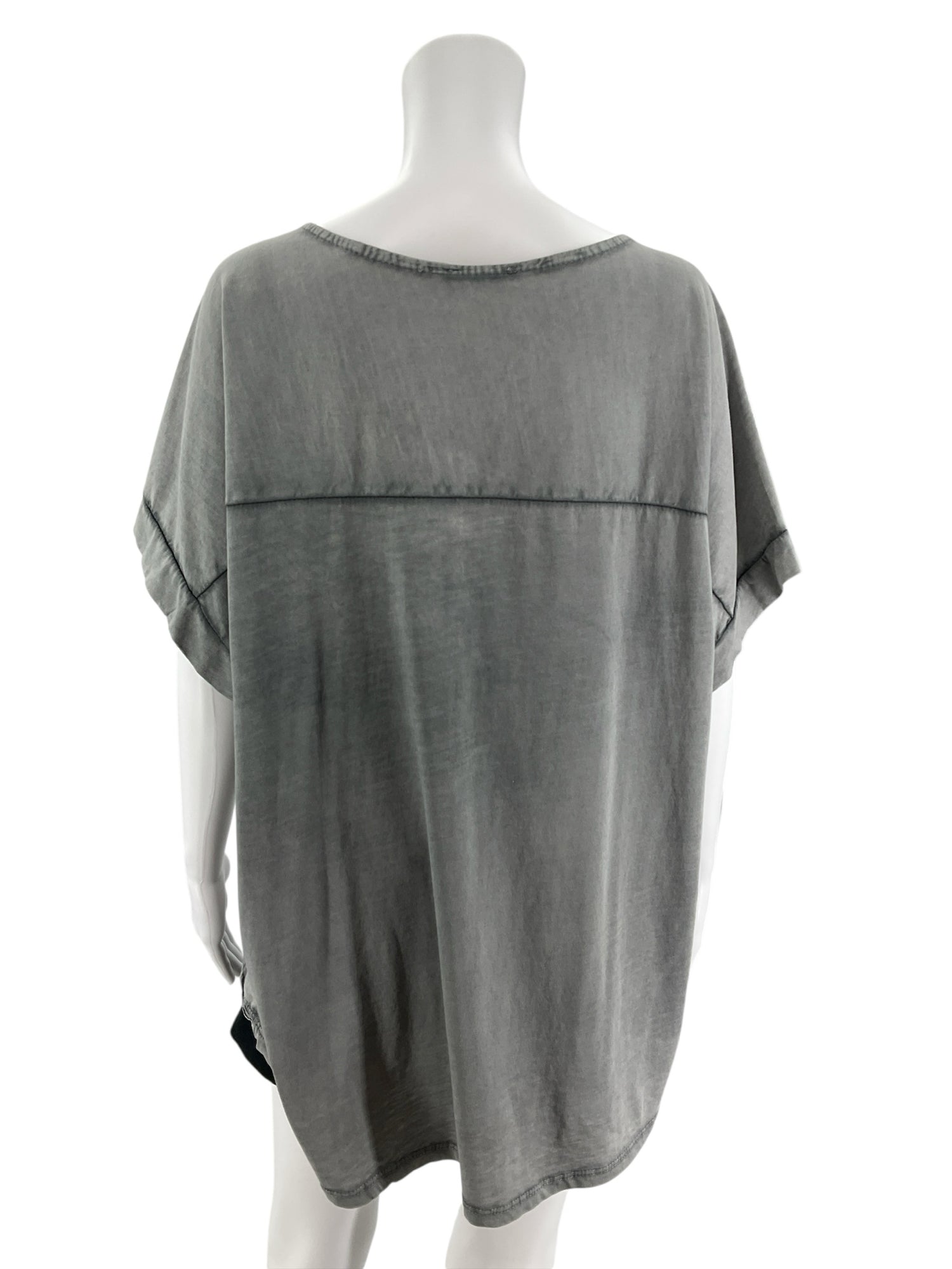 New Collection Italian Made Gray Star Appliqué Dolman Sleeve Top M/L