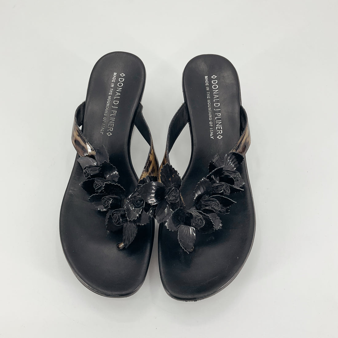 Donald Pliner Black Flowers Pre-Owned Ladies Sandals - Size 9
