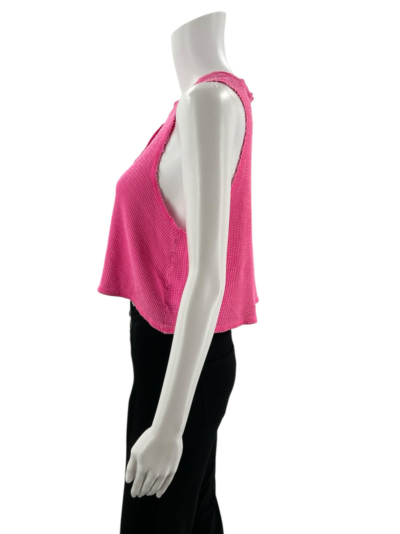 Side profile of Aerie Pink Pre-Owned Ladies Top - Size Small on mannequin, displaying deep armholes and flowy cropped cut.