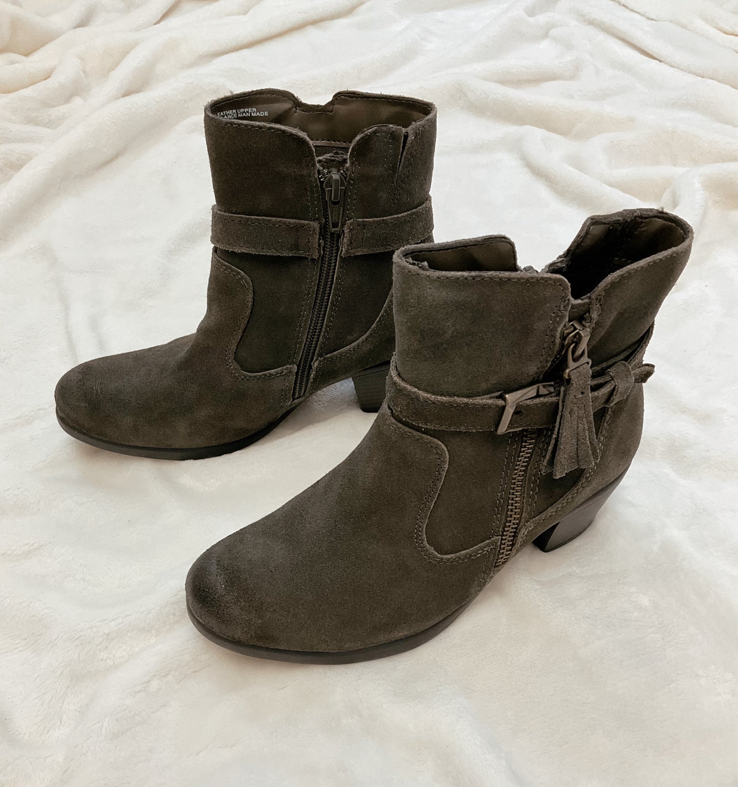 Earth Origins Shoe Size 5.5 Olive booties