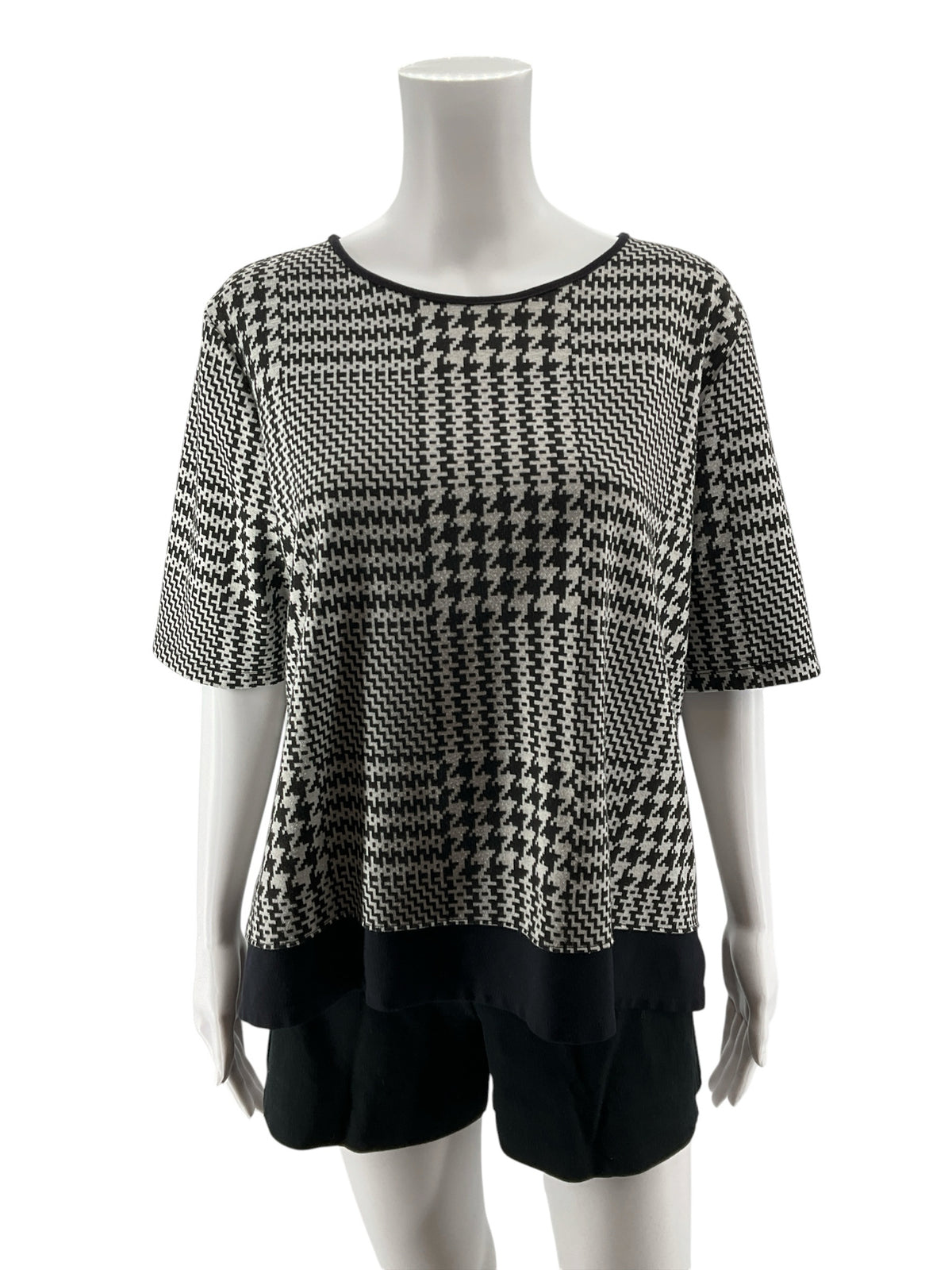 Liz Claiborne Houndstooth Jacquard Knit Tunic Top XL Black Gray Short Sleeve