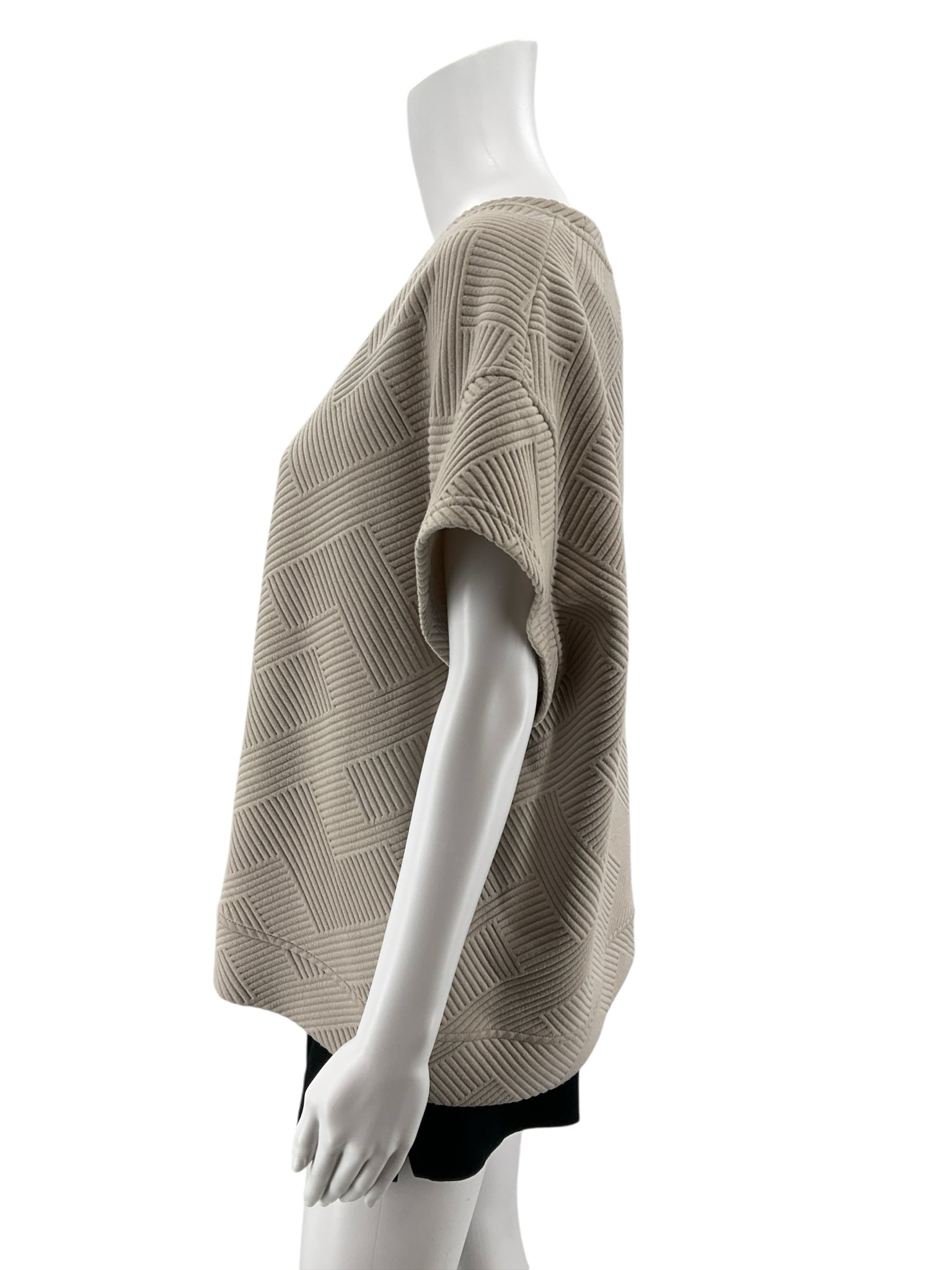 See and Be Seen Tan Geometric Jacquard Dolman Sleeve Top Size Medium