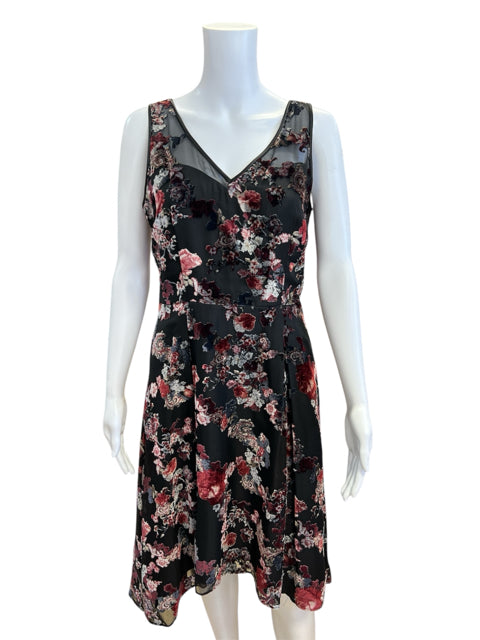 White House Black Market Size 4 Black/Gray/Maroon Pre-Owned Ladies Dress