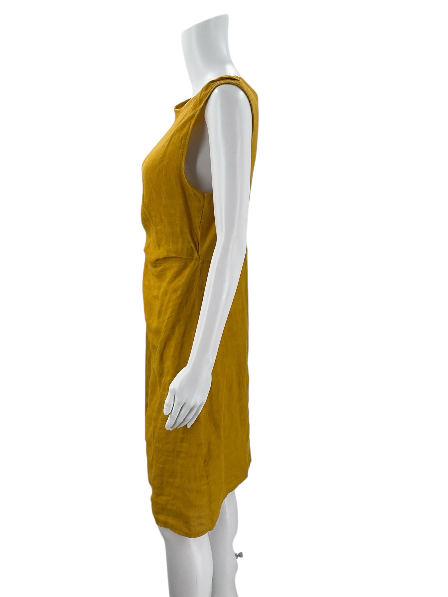 Side profile of 100% Lino Mustard Dress - Size Large highlighting sleeveless cut and breathable linen texture for casual elegance.