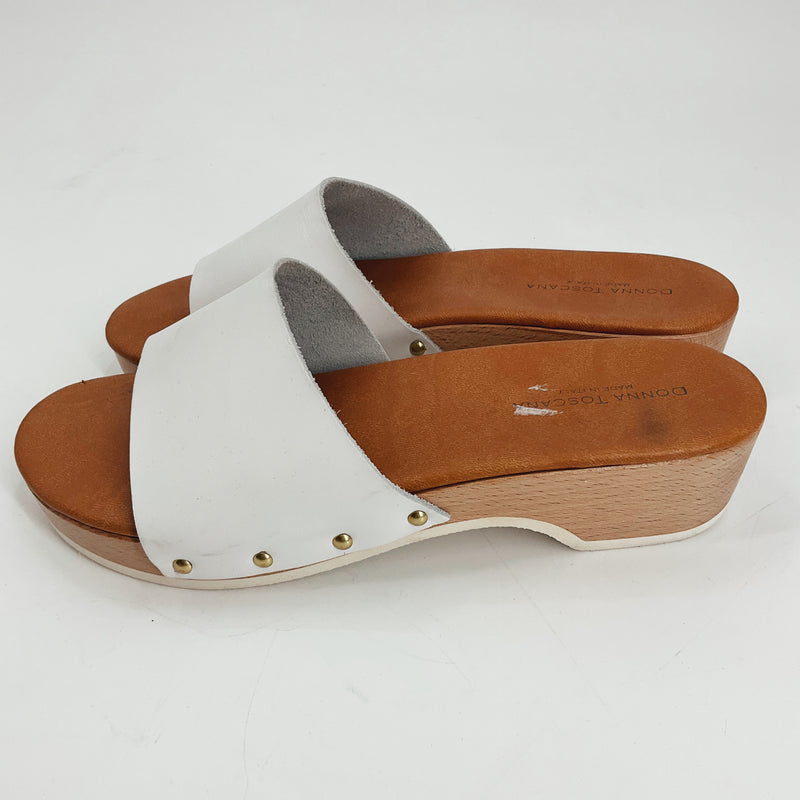 Donna Toscana white solid leather wedge sandals with gold-tone studs and wooden heel, size 9. Minimalist Italian slip-on design, new with tags.