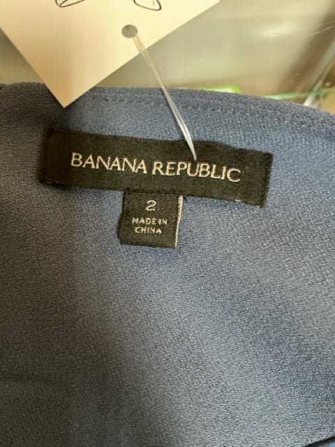 Brand tag of Banana Republic Blue Solid Pre-Owned Ladies Dress - Size 2 showing size and made in China label.
