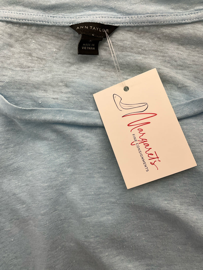 Ann Taylor Light Blue Solid Pre-Owned Ladies Top - Size Large