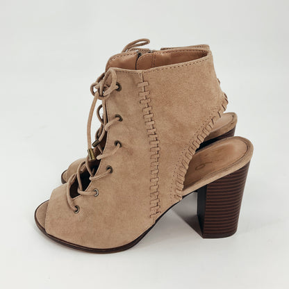 Mix NO. 6 Tan Lace Pre-Owned Ladies Sandals - Size 8.5 - Margaret’s Fine Consignment