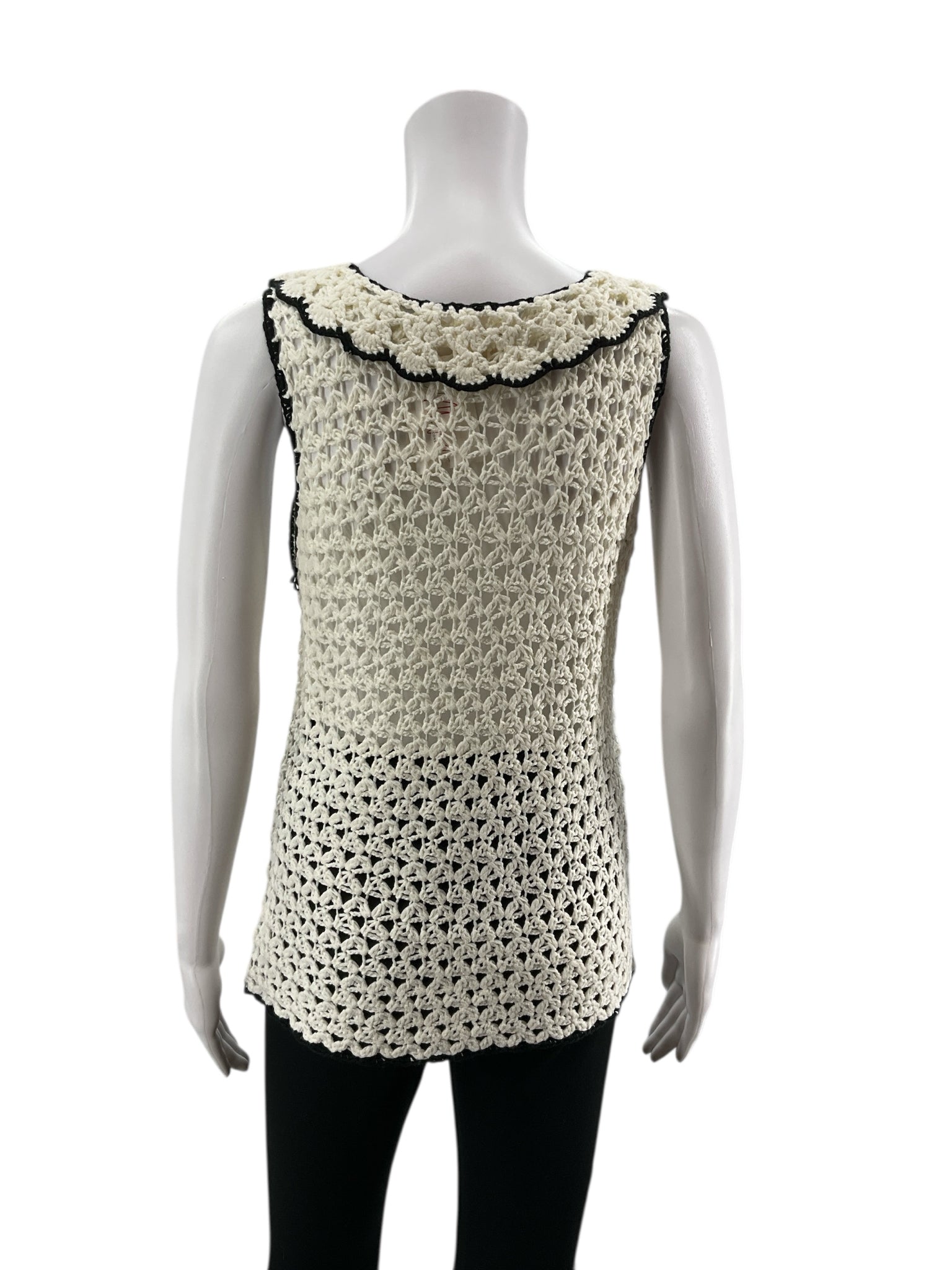 BiBi Cream/Black Sleeveless Cream Crochet Knit Tank Top Scalloped Black Trim Boho Sleeveless Top Size Large - Size L