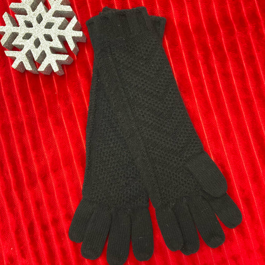 adrienne vittadin Black sweater gloves