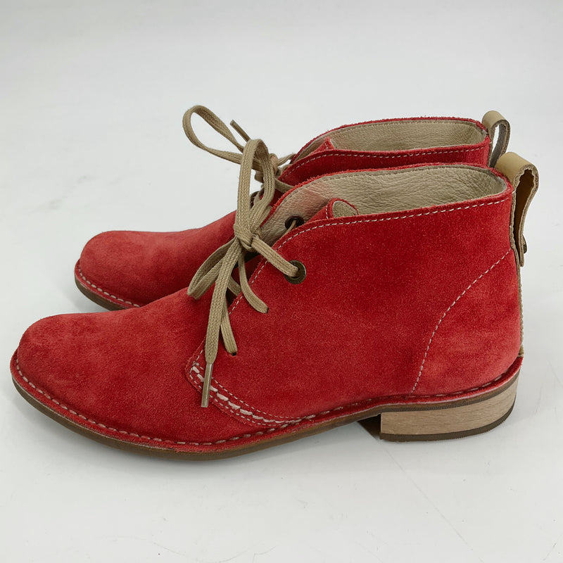 Bussola Coimbra red suede chukka ankle boots in size 7.5 NWT with beige laces and low stacked heel, ideal for casual wear.