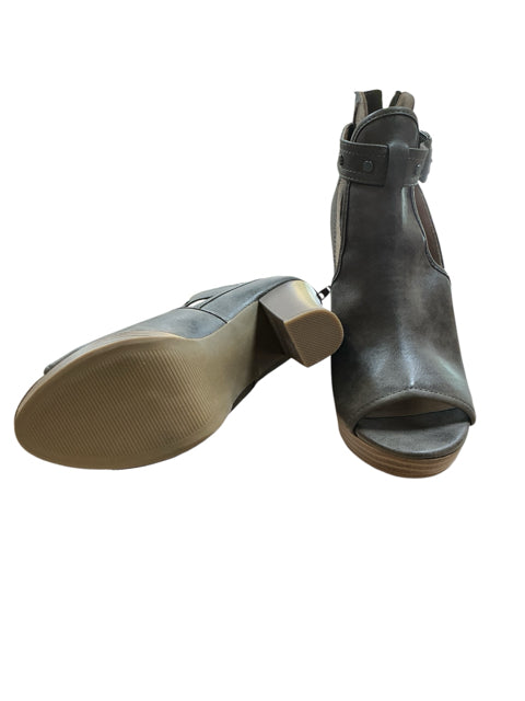 Report Signature Fairfax Gray Suede Peep Toe Ankle Booties | Size 7.5