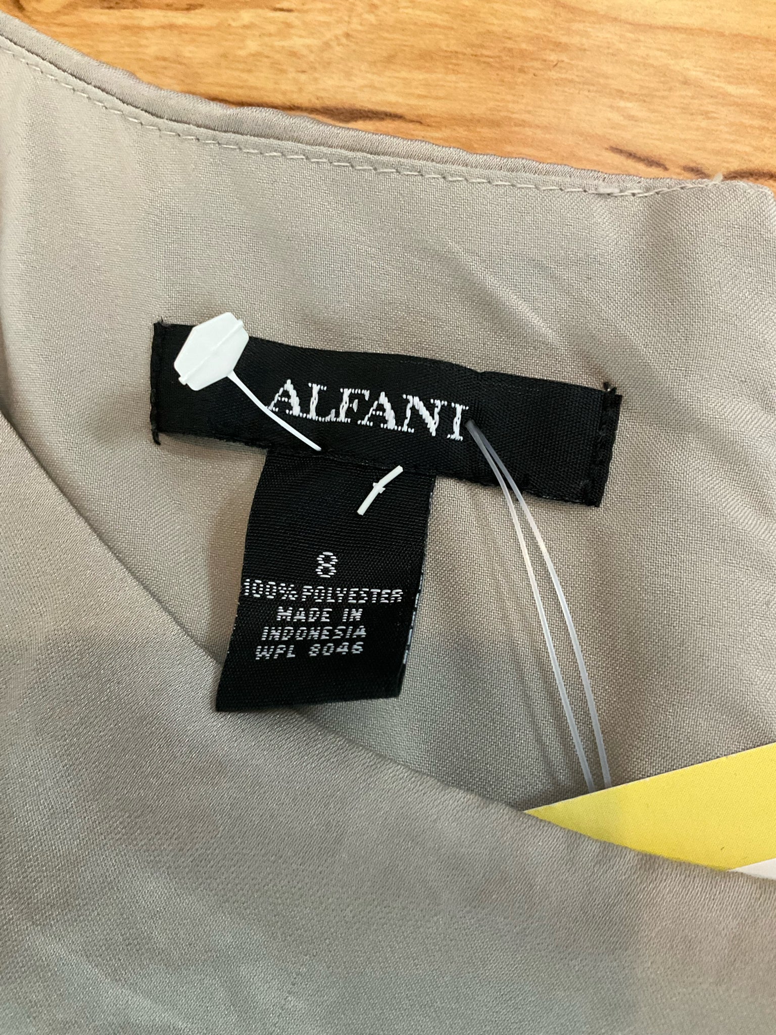 Alfani Size 8 Tan Solid Pre-Owned Ladies Dress