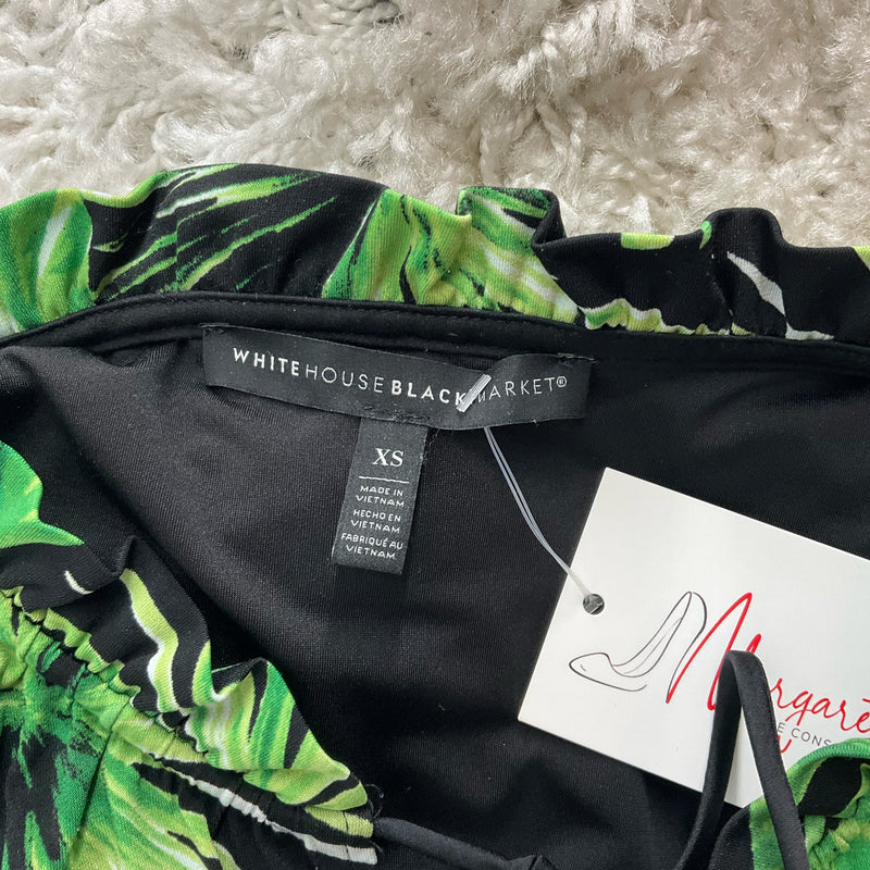 White House Black Market Green/Black Palm Leaves Blouse - Size XS - Margaret’s Fine Consignment